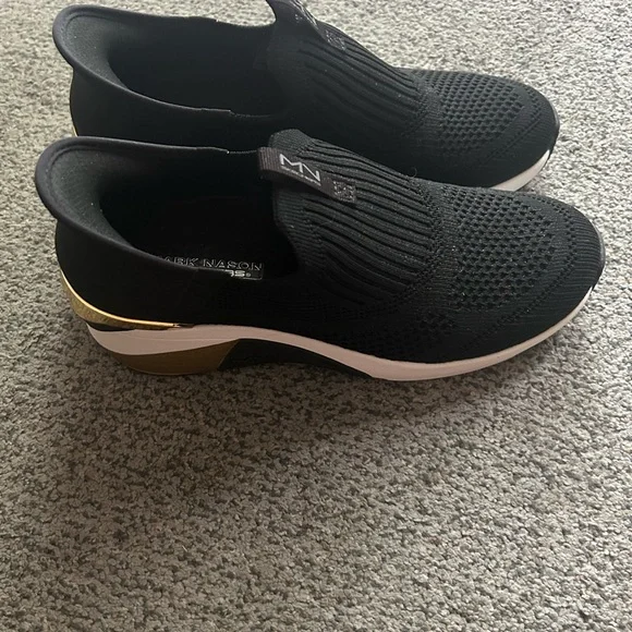 Skechers Black and Gold hands free slip on Sneakers (worn once!) - Picture 5 of 10